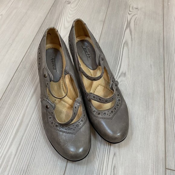 Earth Primrose Gray Taupe Criss Cross Mary Janes Heels Pumps Women's size 9B - Picture 6 of 8